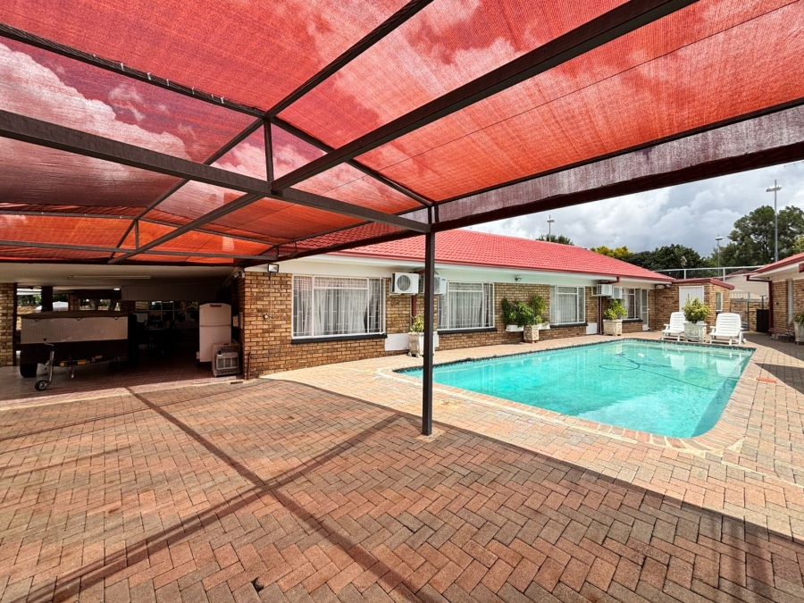 5 Bedroom Property for Sale in Flamwood North West